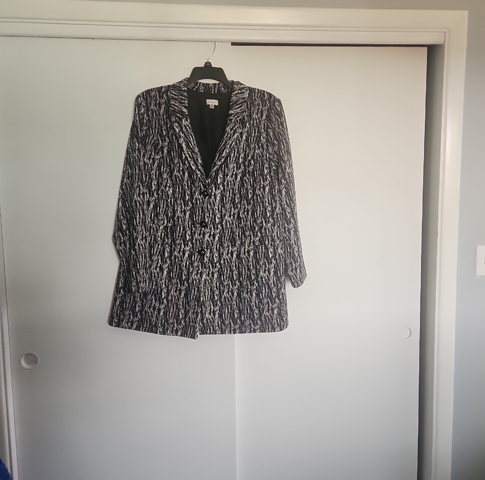 Avenue Black and White Patterned Blazer